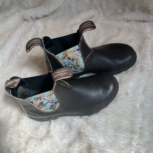 Womens 6.5 Blundstone Boots with Floral Accent
